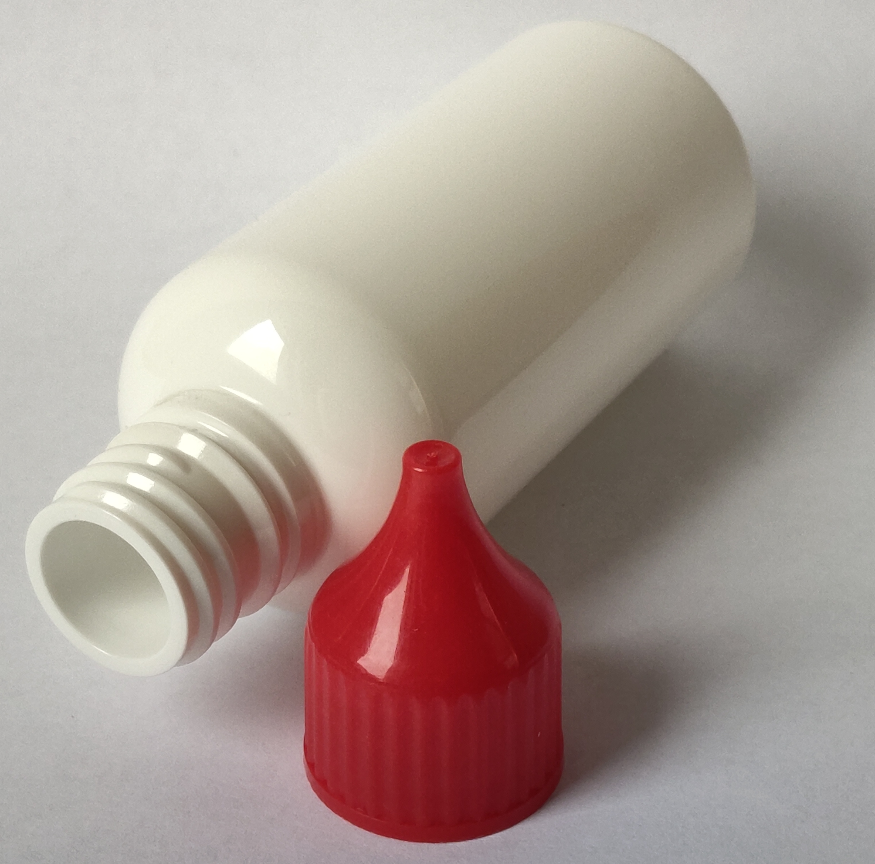 STEZA - Plastová bílá lékovka z červeným víčkem 50 ml. (Neprůhledná plastová lahvička i z kapátkem a uzávěrem)