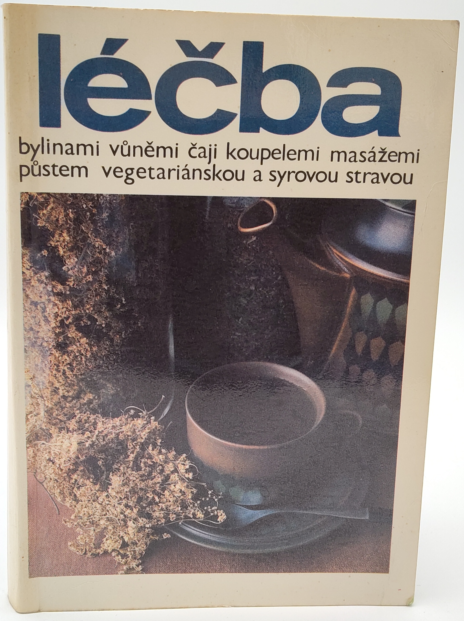 Kniha Léčba bylinami, vůněmi, čaji, koupelemi, masážemi, půstem, vegetariánskou a syrovou stravou